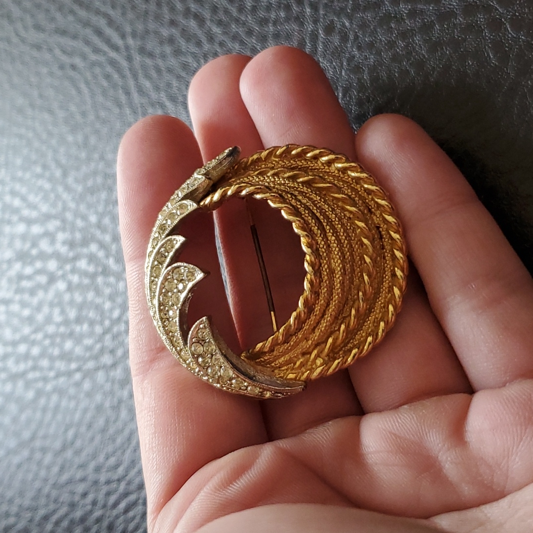 Vtg Bsk Brooch 24$